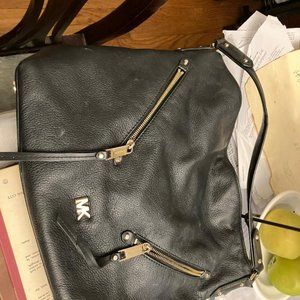 MICHAEL KORS BLACAK LEATHER HANDBAG